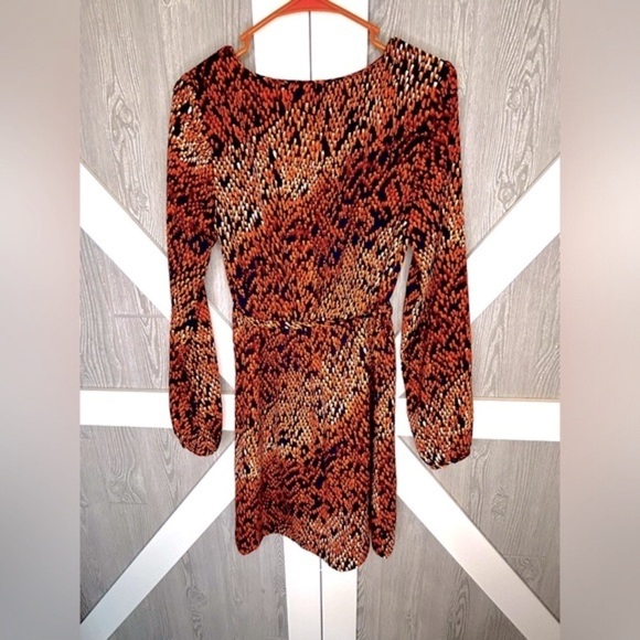 180. Forever 21 Contemporary Abstract Dress - Picture 2 of 3